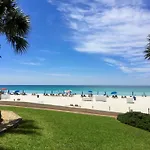Pelican Walk 902